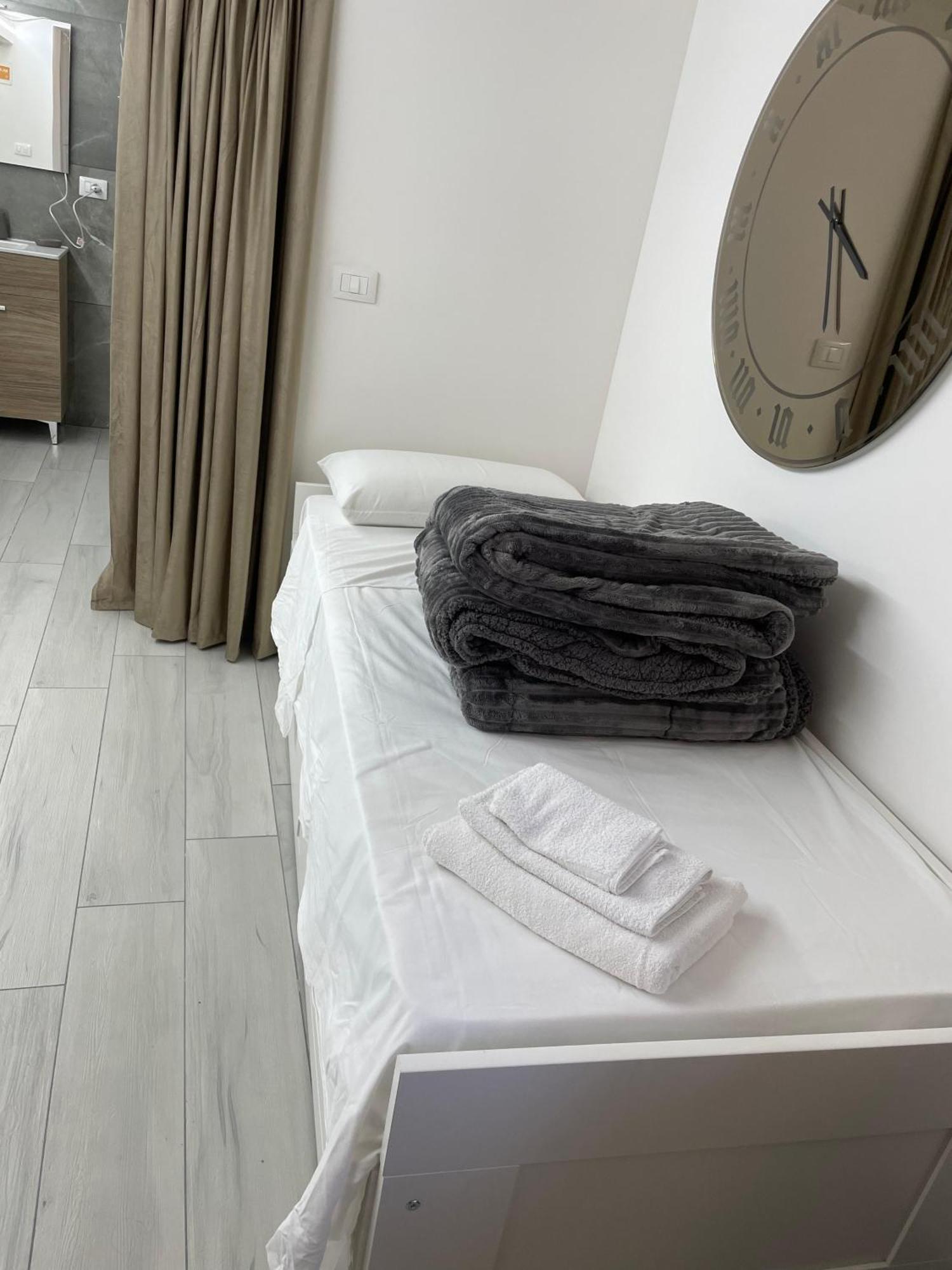 Acquicella House Couette-café Catane